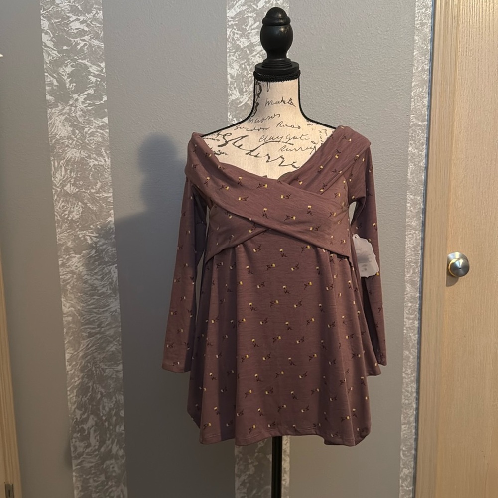 NWT- Altar’s State, Long sleeves off the shoulder top.
